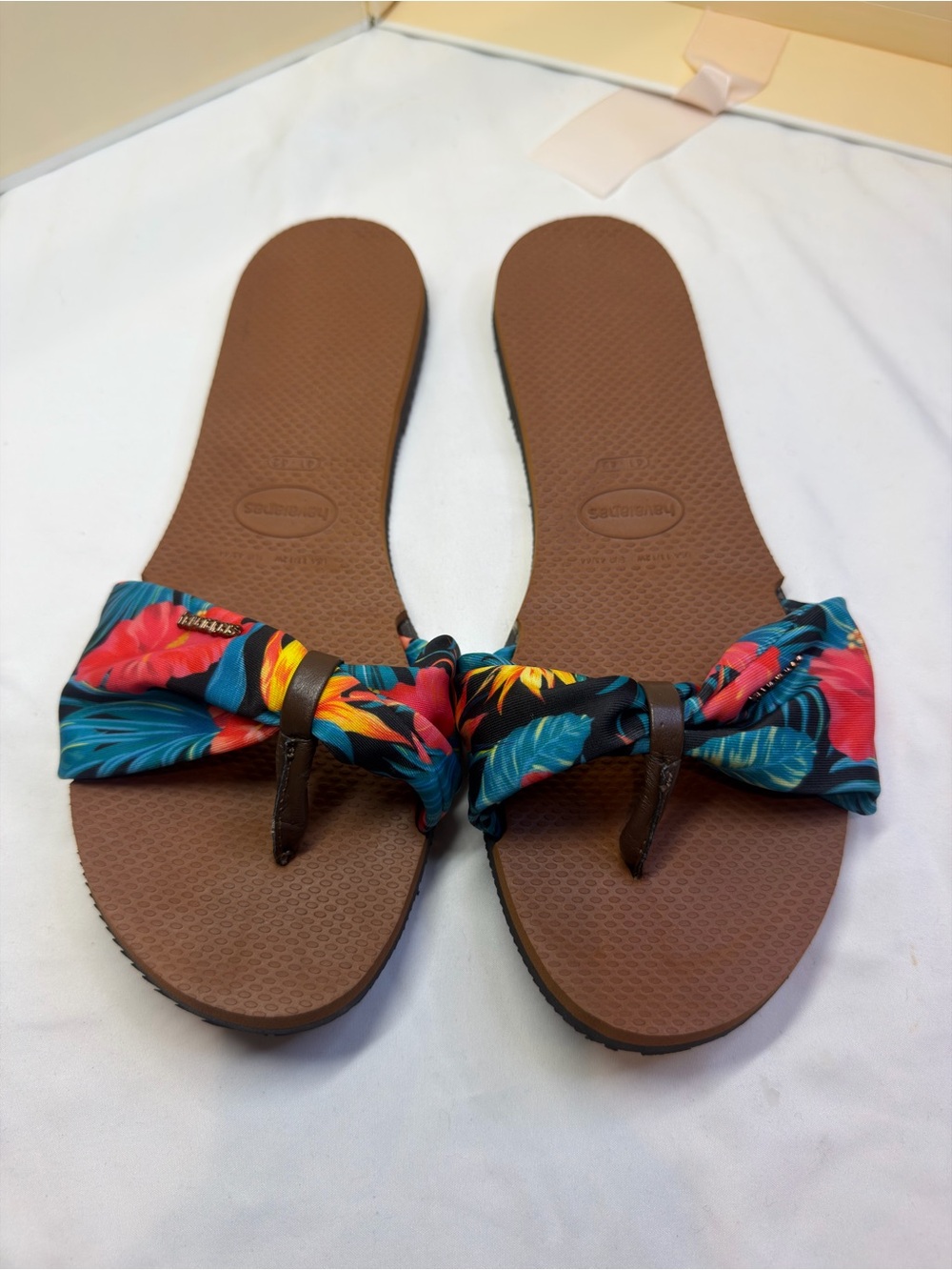 Havaianas Brown Sandal Thongs with Tropical Floral Bow